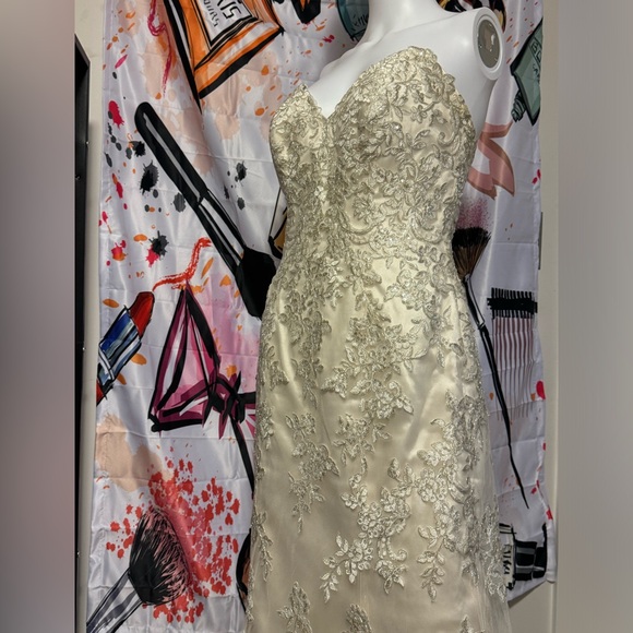 Maggie sottero embellished lace ivory wedding dress - Picture 11 of 11